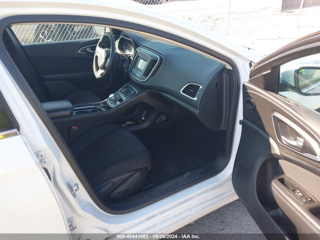 Chrysler 200 Limited 2015 1C3CCCABXFN504707 Image 5