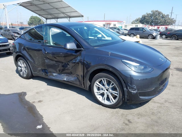 2024 TESLA MODEL Y 7SAYGDED1RF097972 Photo 0