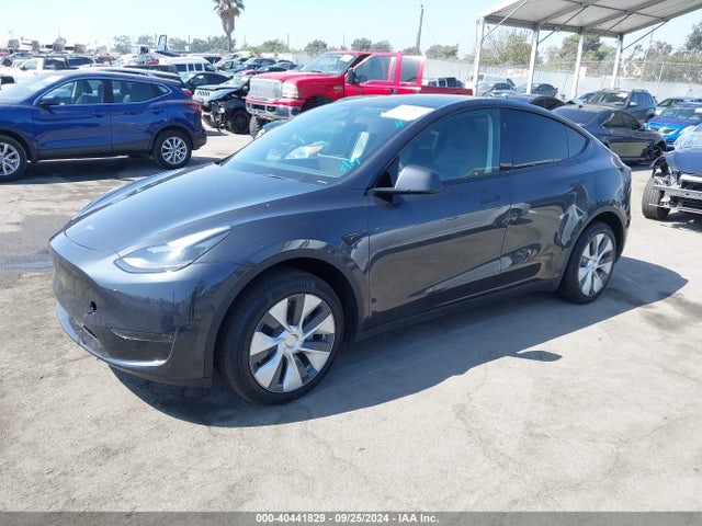 2024 TESLA MODEL Y 7SAYGDED1RF097972 Photo 1