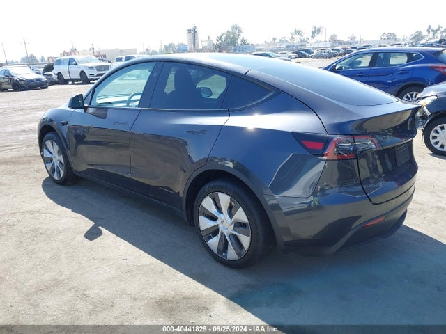 2024 TESLA MODEL Y 7SAYGDED1RF097972 Photo 2