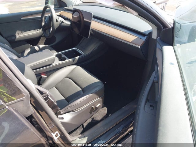 2024 TESLA MODEL Y 7SAYGDED1RF097972 Photo 4