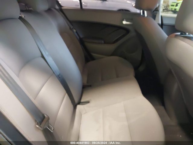 3KPFK4A75JE239480 KIA FORTE LX