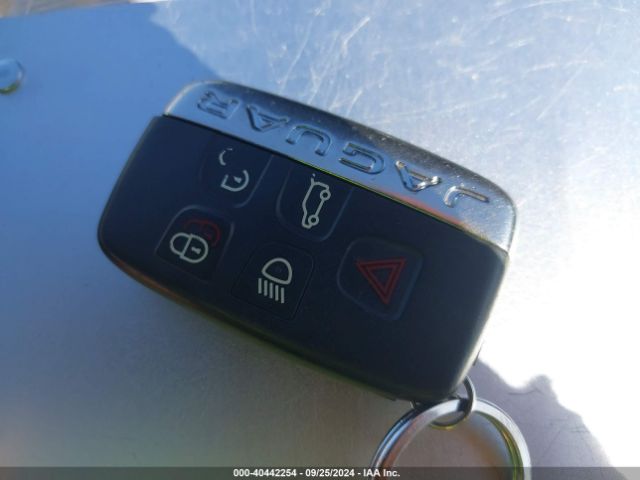 SADCJ2GX3JA285351 Jaguar F-pace 30t Premium