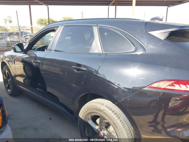 SADCJ2GX3JA285351 Jaguar F-pace 30t Premium