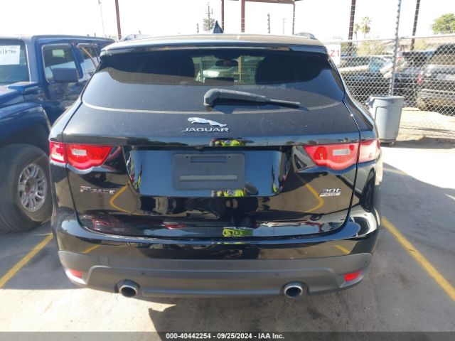SADCJ2GX3JA285351 Jaguar F-pace 30t Premium