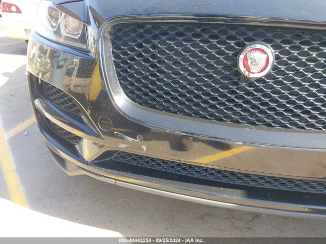 SADCJ2GX3JA285351 Jaguar F-pace 30t Premium