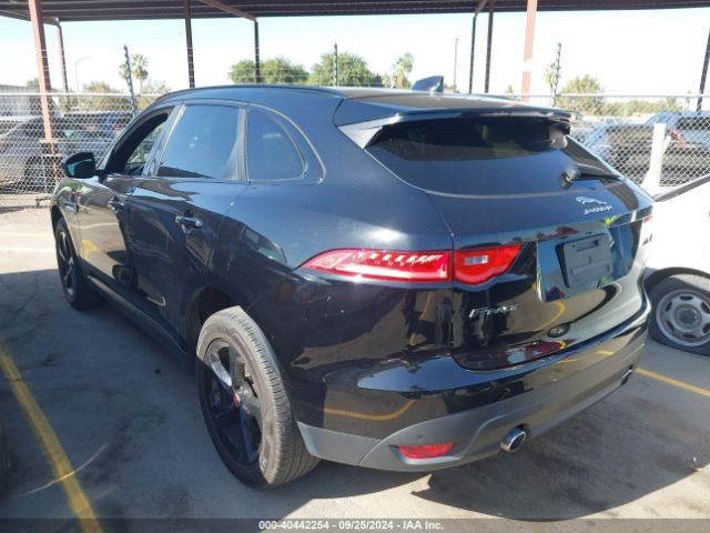 SADCJ2GX3JA285351 Jaguar F-pace 30t Premium