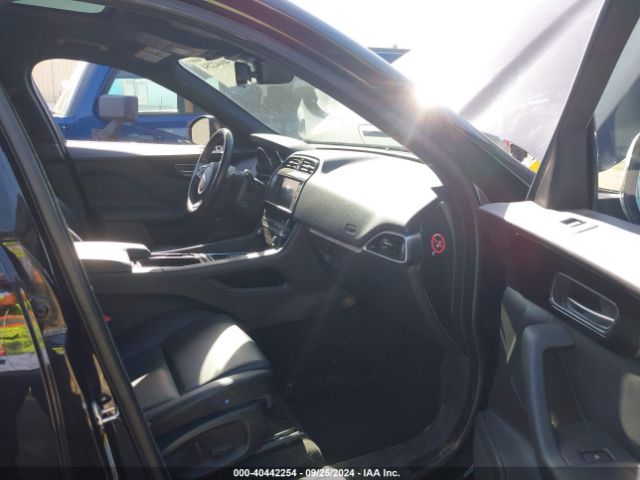 SADCJ2GX3JA285351 Jaguar F-pace 30t Premium