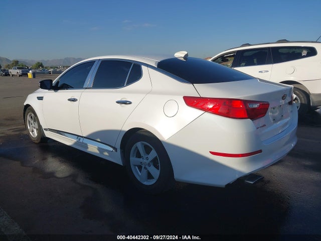 KIA Optima Lx 2015 KNAGM4A76F5584886 Image 3