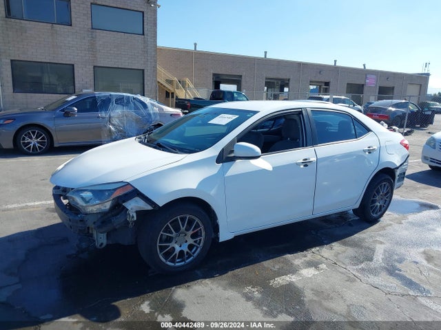 Toyota COROLLA LE 2015 5YFBURHE9FP232693 Image 2