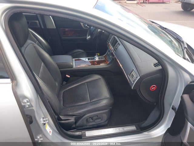 2011 JAGUAR XF SAJWA0GBXBLR81911 Photo 4