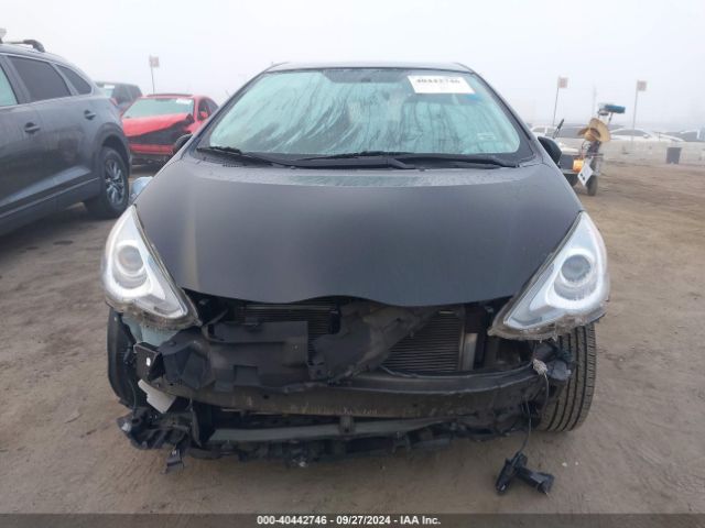 JTDKDTB3XF1105637 Toyota Prius C One