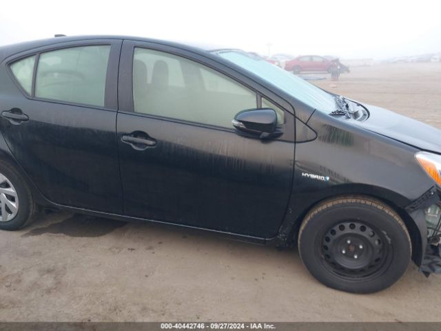 JTDKDTB3XF1105637 Toyota Prius C One