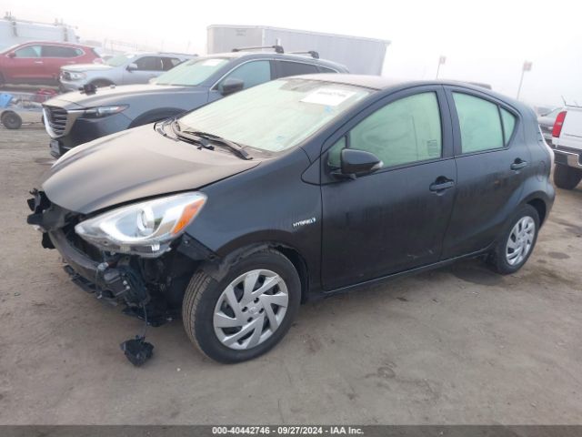JTDKDTB3XF1105637 Toyota Prius C One