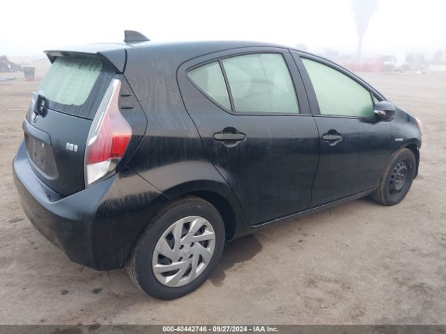JTDKDTB3XF1105637 Toyota Prius C One