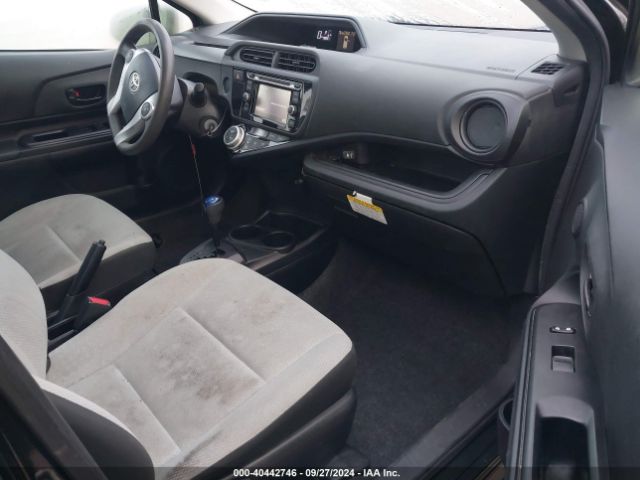 JTDKDTB3XF1105637 Toyota Prius C One