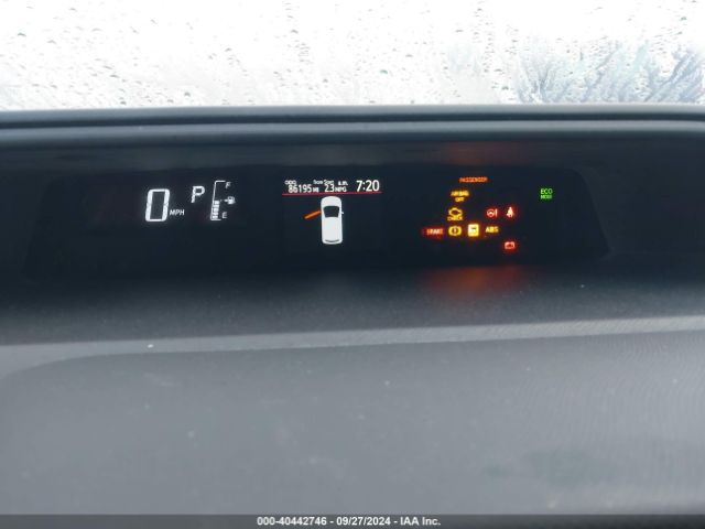 JTDKDTB3XF1105637 Toyota Prius C One