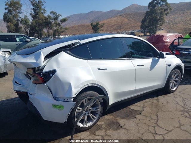 2023 TESLA MODEL Y 7SAYGDEE5PA079672 Photo 3
