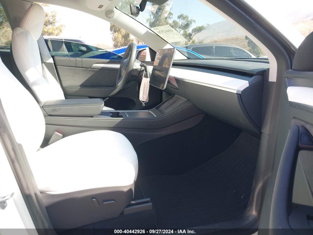2023 TESLA MODEL Y 7SAYGDEE5PA079672 Photo 4