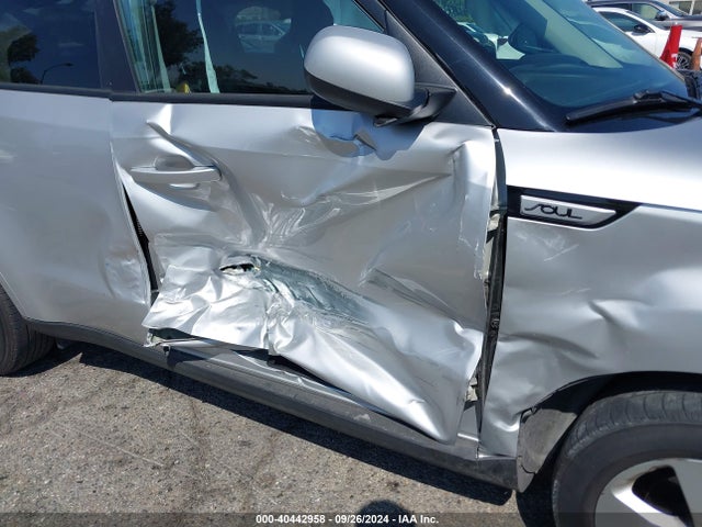 KIA Soul 2017 KNDJN2A24H7458239 Image 6