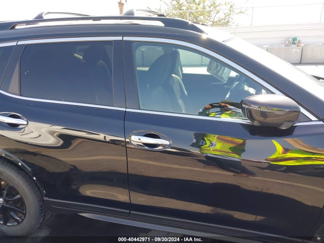 Nissan ROGUE SV 2018 5N1AT2MT1JC750479 Image 14
