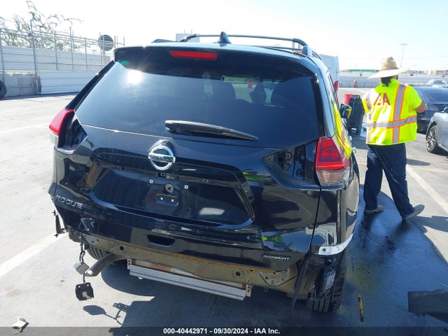 Nissan ROGUE SV 2018 5N1AT2MT1JC750479 Image 17
