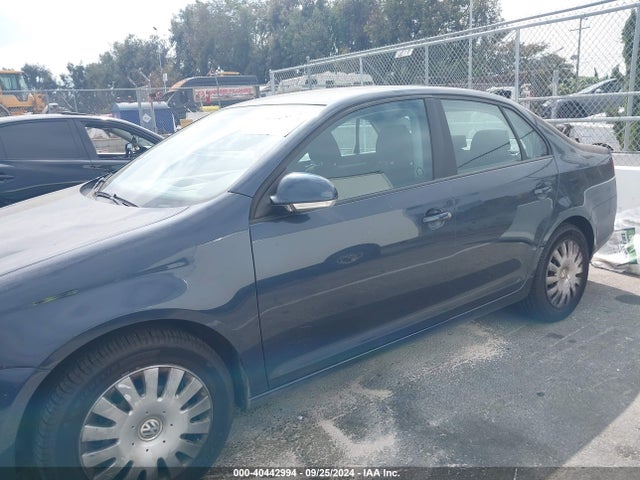 40442994 :رقم المزاد ، 3VWJM71K39M013754 vin ، 2009 Volkswagen Jetta S مزاد بيع