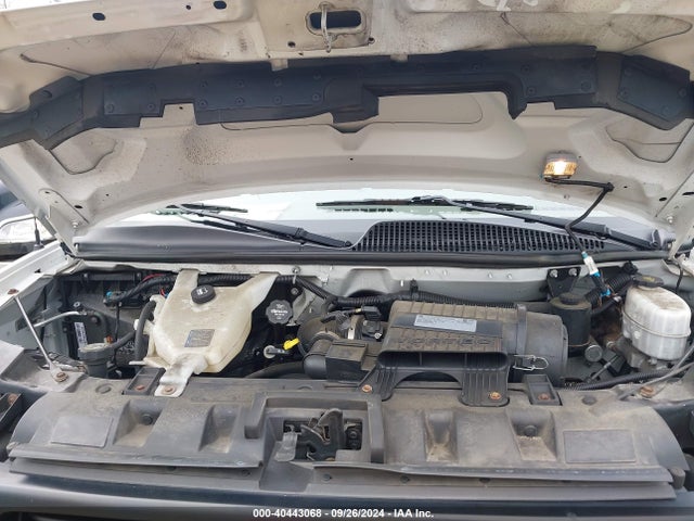 GMC Savana 3500 Work Van 2019 1GTZ7HFG2K1181797 Image 10