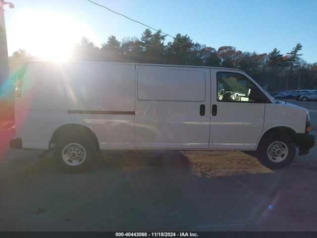 GMC Savana 3500 Work Van 2019 1GTZ7HFG2K1181797 Image 13