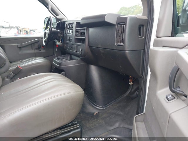 GMC Savana 3500 Work Van 2019 1GTZ7HFG2K1181797 Image 5