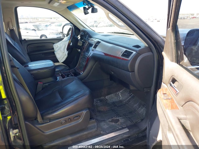 2011 CADILLAC ESCALADE 1GYS3CEF7BR111538 Photo 4