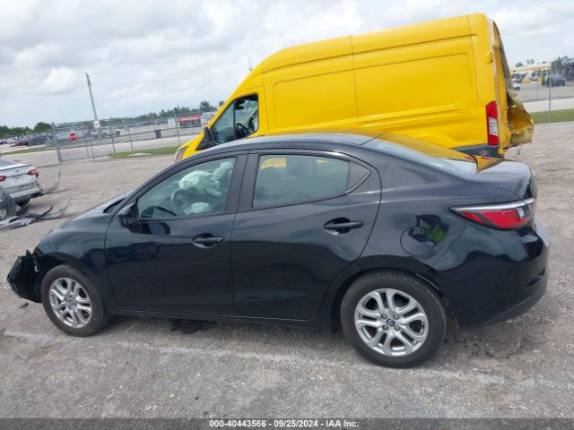 3MYDLBYVXJY327132 Toyota YARIS IA