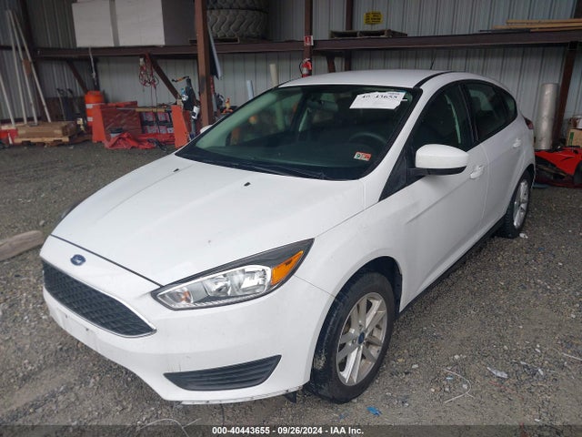 Ford FOCUS SE 2018 1FADP3K2XJL213721 Image 2