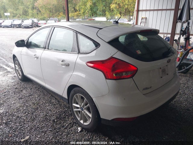 Ford FOCUS SE 2018 1FADP3K2XJL213721 Image 3