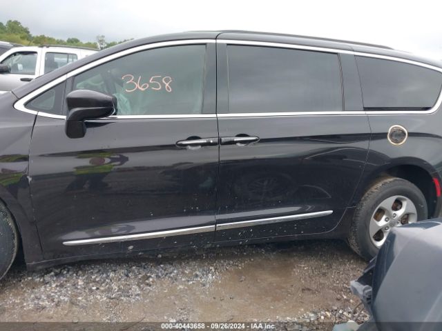 2C4RC1EG6HR627877 Chrysler Pacifica Touring-l Plus