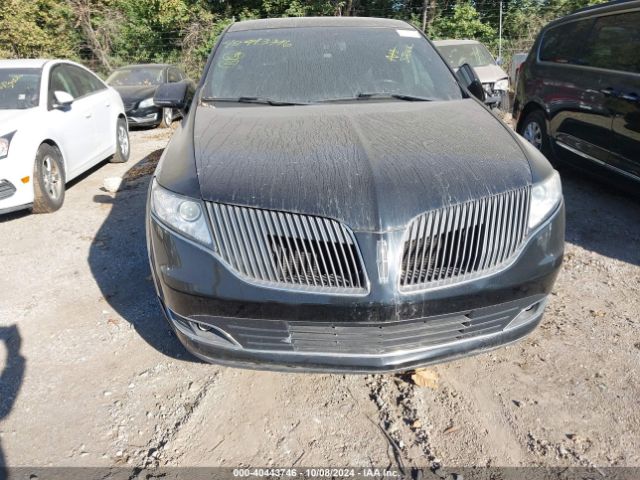 2LMHJ5NKXGBL00970 Lincoln Mkt Livery