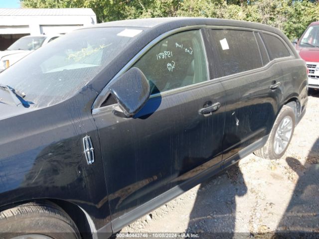 2LMHJ5NKXGBL00970 Lincoln Mkt Livery