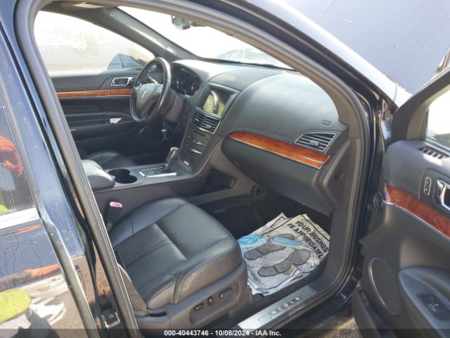 2LMHJ5NKXGBL00970 Lincoln Mkt Livery