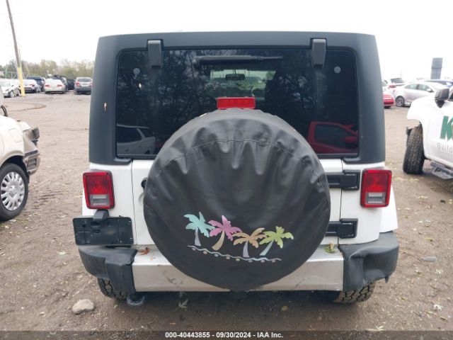 1C4BJWEG2EL138756 Jeep Wrangler Unlimited Sahara