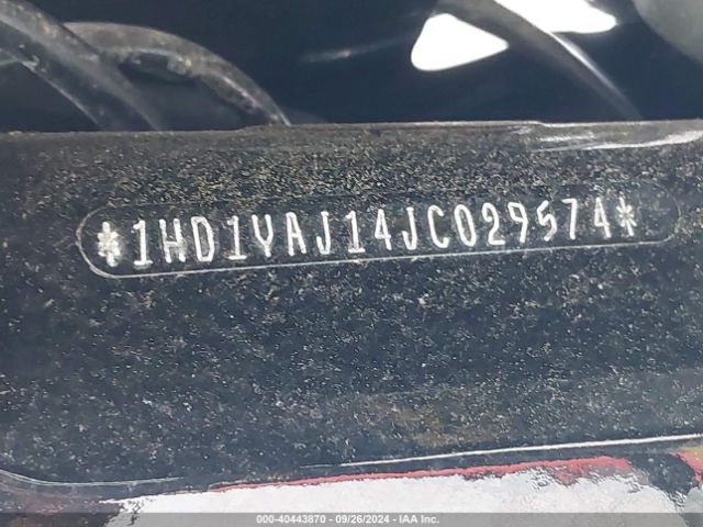 2018 HARLEY-DAVIDSON FLHC 1HD1YAJ14JC029574 Photo 9
