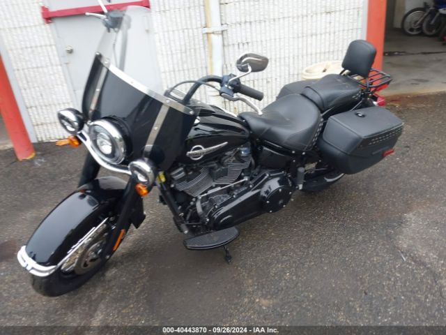 2018 HARLEY-DAVIDSON FLHC 1HD1YAJ14JC029574 Photo 1