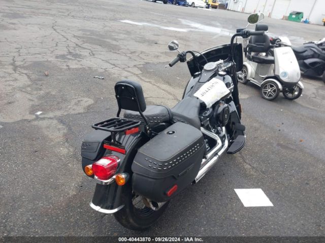 2018 HARLEY-DAVIDSON FLHC 1HD1YAJ14JC029574 Photo 3