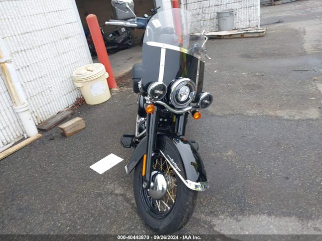2018 HARLEY-DAVIDSON FLHC 1HD1YAJ14JC029574 Photo 4