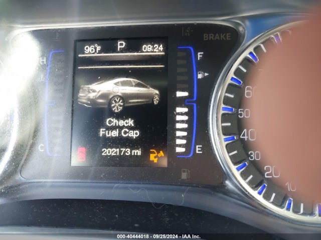 Chrysler 200 Limited 2015 1C3CCCAB1FN708442 Image 7