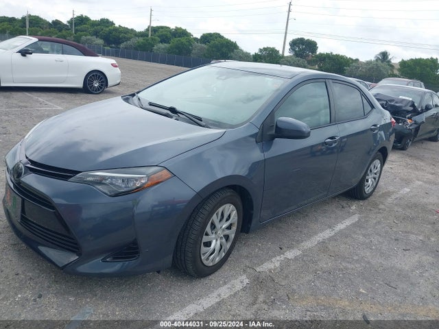 Toyota COROLLA LE 2017 5YFBURHE2HP623770 Image 2