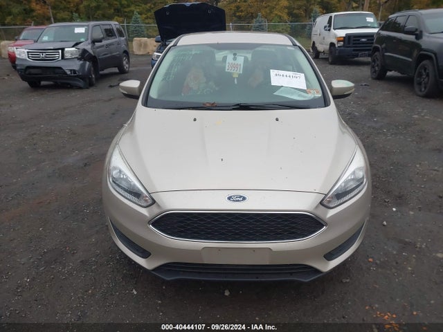 Ford FOCUS SE 2017 1FADP3F25HL335617 Image 12