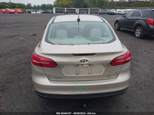 Ford FOCUS SE 2017 1FADP3F25HL335617 Image 16