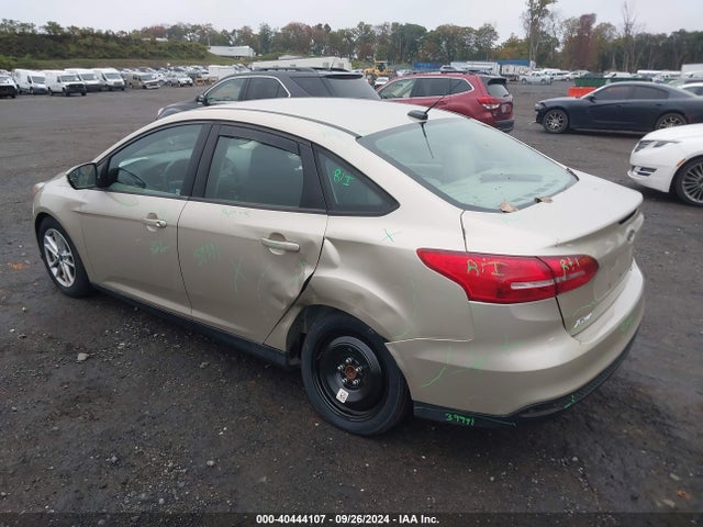 Ford FOCUS SE 2017 1FADP3F25HL335617 Image 3