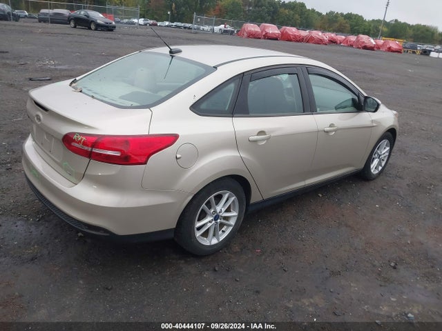 Ford FOCUS SE 2017 1FADP3F25HL335617 Image 4