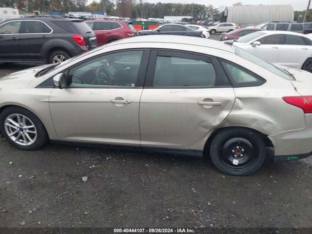 Ford FOCUS SE 2017 1FADP3F25HL335617 Image 6